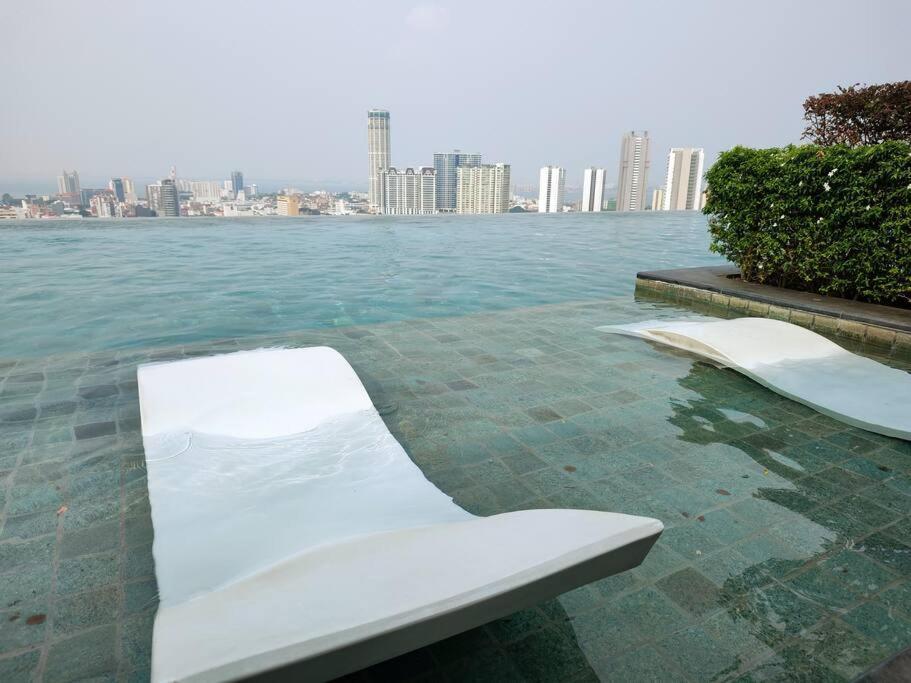 Infinity Pool 2Br Suite 7Pax @Beacon @Georgetown Dış mekan fotoğraf